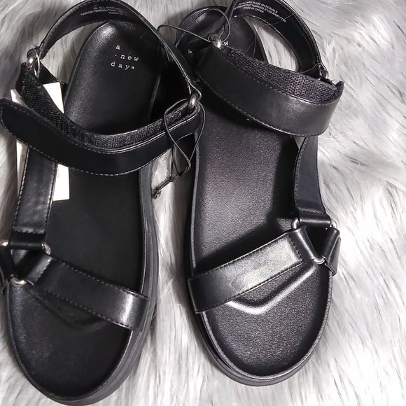 Universal Thread Shoes - Women's Patty Ankle Strap Sandals